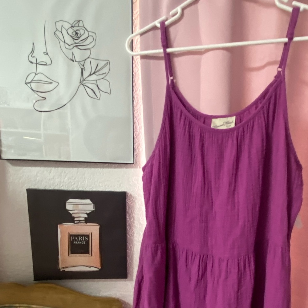 Airy light sundress perfect to beat the summer heat while you are on the go!💃🏻
